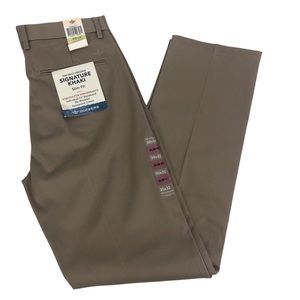 NWT DOCKERS Men’s Signature Khaki Pants Size W30”/L32” Slim Fit No Wrinkles